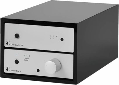 Pro-Ject Design Box Acryl 2 sort lakeret hi-fi-møbel, rektangulært sort kabinet, front med knapper og stik, set forfra