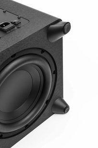 Cassa subwoofer Dynamo Foundation 10 in vista parziale, angolo inferiore, altoparlante circolare nero, piedini conici neri, pannello posteriore visibile