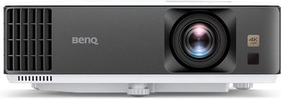 Benq TK700 mørkegrå projektor, sort blank linse, ventilationsgitter, hvidt logo, set forfra