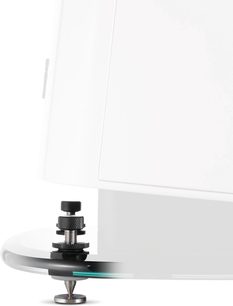 Standlautsprecher Focal Sopra N°3 in schwarzem Hochglanzlack, Seitenansicht, runde Basis, verstellbare Metallfüße, glänzende Oberfläche