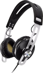 Sennheiser Momentum On-Ear (M2) hovedtelefoner i sort, set fra venstre profil, polstret hovedbøjle, ovale ørepuder i læder, sølvfarvet logo