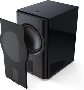 Subwoofer Perlisten D215s čierny lakovaný, pohľad z perspektívy, predná mriežka odstránená, viditeľný kruhový reproduktor, zaoblené rohy
