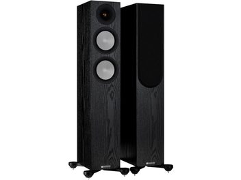 To Monitor Audio Silver 200 7G gulvhøjtalere i black oak-finish, set forfra, med synlige højttalere og bass-refleksporte