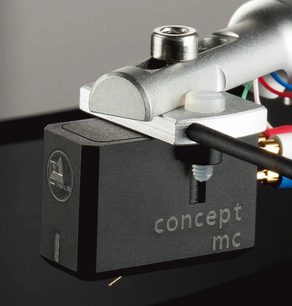 Κεφαλή πικάπ βινυλίου ClearAudio Concept MC, κοντινή άποψη από πάνω, βραχίονας από αλουμίνιο, μαύρη κεφαλή ανάγνωσης