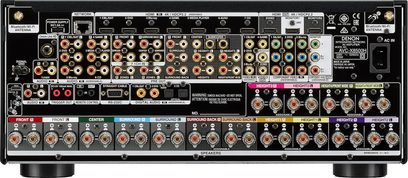 Denon AVC-X8500HA sidabrinės spalvos namų kino stiprintuvas, priekinis vaizdas, daug lizdų ir mygtukų, skaitmeninis ekranas
