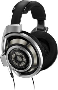 Sennheiser HD 800 åben hi-fi hovedtelefon i sort og sølv, set fra venstre profil, med brede ørepuder og polstret hovedbøjle