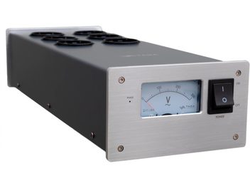 Multipresa Taga Harmony PF-600 (2022) argento, 6 prese, voltmetro analogico, interruttore on/off, vista frontale