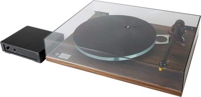 Rega Planar 3 50-års jubilæum pladespiller, røgfarvet glasplade, lyst træchassis, metalarm, minimalistisk design