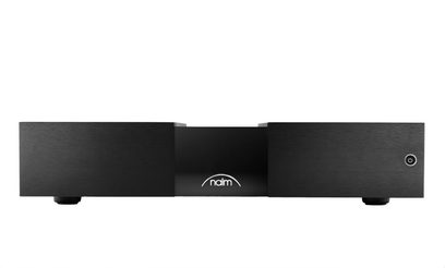 Wzmacniacz mocy Naim Audio NAP 250 w kolorze czarnym, widok z przodu, podświetlony przycisk zasilania, logo w prawym dolnym rogu