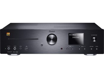 Fațada unui amplificator integrat de top Magnat MC 400, negru periat, butoane cromate, porturi USB și jack