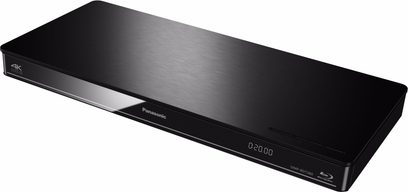 Panasonic DMP-BDT380EF sort 4K Blu-ray-afspiller, set lidt fra oven i let perspektiv, forfra med display og knapper