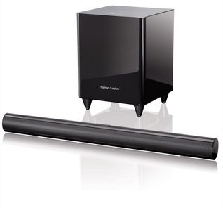 Harman Kardon SB30 sort soundbar og matchende subwoofer, set forfra på hvid baggrund