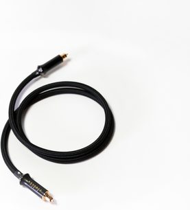 Cablu digital optic Advance Paris Link Optical cu înveliș din nailon împletit negru, conectori Toslink cilindrici negri cu capete placate cu aur și marcaj auriu al mărcii, vedere de sus