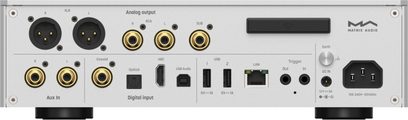 Задна гледна точка на мрежовия аудио плеър Matrix Audio TS-1 в сребристо сив алуминий, оборудван с позлатени XLR и RCA конектори, USB, HDMI ARC, оптичен, LAN портове, тригерни гнезда, DC вход и захранващо гнездо