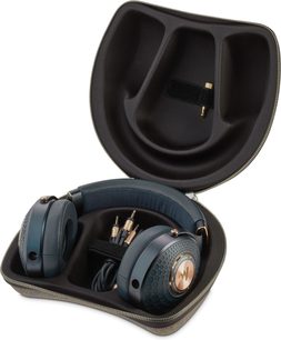Åben hi-fi hovedtelefon Focal Celestee i marineblå og bronze, set forfra og fra siden i dens lukkede, sorte transportetui