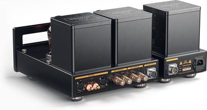 Preamplificatore per cuffie hi-fi Cayin HA-300MK2 in metallo nero opaco, vista posteriore tre quarti che mostra tre blocchi trasformatori rettangolari e una fila di connettori XLR, RCA, morsetti dorati e presa di alimentazione