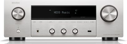 Ampli hi-fi stereo Denon DRA-900H stříbrný, pohled zepředu, stříbrný přední panel, centrální displej, tlačítka a ovládací knoflíky