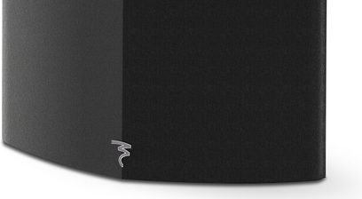 Focal Chorus SR700 højttaler i sort, tæt forfra, cylindrisk form, sort gitter med sølvfarvet logo forneden