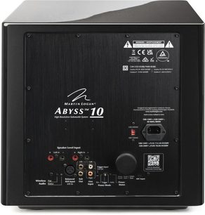 Abyss 10 sortlakeret subwoofer bagfra med tilslutninger, hvide inskriptioner og blank overflade