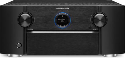 Marantz AV7703 sort forstærker til hjemmebio, set forfra, sort front med to drejeknopper og en blå skærm i midten