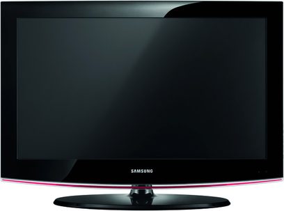 Samsung LE32B450 fladskærms-tv i sort, set forfra, placeret på et sort tv-bord, skærmen er slukket