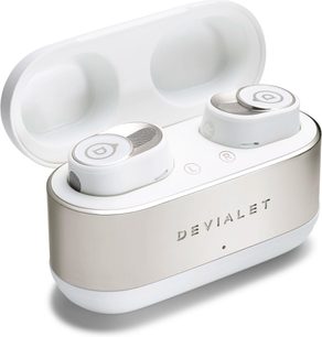 Bezdrátová sluchátka DEVIALET Gemini II iconic bílá, oválná nabíjecí pouzdra bílá, dva bílé náušníky, pohled zepředu