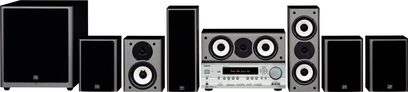 Domácí kino Onkyo HT-S9100THX sestávající ze 7 černých reproduktorů různých velikostí a černého zesilovače