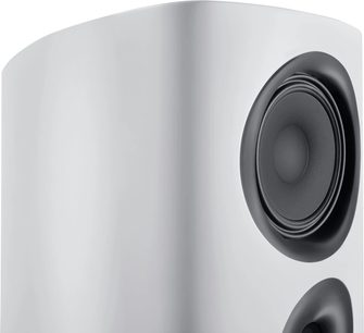Altavoz de columna Canton Reference 5 blanco mate, recinto curvado en primer plano con dos altavoces negros