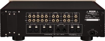 Preamplificador estéreo Accuphase C-2300, vista trasera, conectores RCA dorados, conectores XLR negros, tomas de corriente y opciones