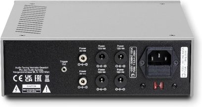 Pro-Ject Power Box DS3 šaltinio maitinimo blokas, metalinė korpuso, galinio vaizdo su IEC įėjimu, išėjimai 9/15/18 V, triggeris