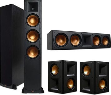 Sæt med sorte Klipsch RF-83 gulvhøjttalere, kobberfarvet højttalere med guldkant, på trægulv