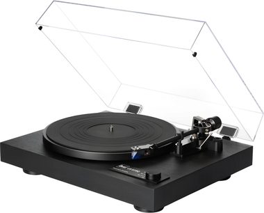 Zwarte hi-fi platenspeler Dual CS 618 Q in getextureerd hout met zwarte rubberen draaitafel, opgeklapte transparante acrylstofkap, metalen toonarm rechts en draaiknop aan de voorkant, driekwart vooraanzicht