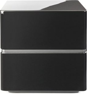 Schwarz lackierter Subwoofer Dynamo 10, Frontansicht, kubische Form, glatte Oberfläche, zentrale horizontale Trennung, abgerundete Ecken