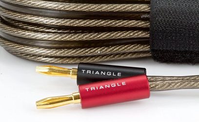 Cavi per diffusori Triangle intrecciati in rame e rosso, connettori banana dorati, su bobina di cavo intrecciato argentato