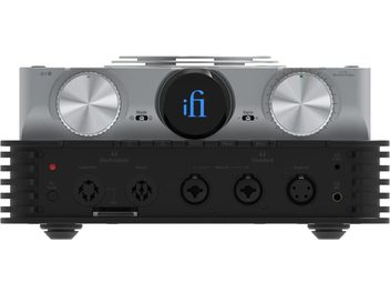 Préampli casque iFi Audio iCAN PHANTOM 1.5 vu de face, façade grise et noire avec deux grandes molettes et plusieurs prises