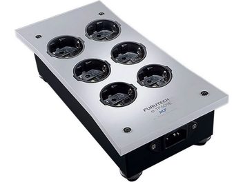 Multiprise Furutech e-TP609E NCF argentée à 6 prises électriques rondes noires sur un boîtier rectangulaire avec interrupteur