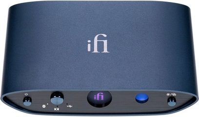 iFi Zen One Signature tumši zilais audio DAC konvertieris, skats no priekšpuses, ar baltu iFi logotipu, pogām un portiem priekšpusē