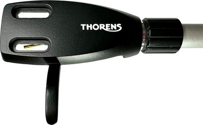 Portatestina per TD 204 Thorens nero opaco con logo bianco, due fessure ovali e leva nera, vista laterale
