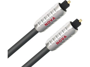 Dwa czarne cyfrowe kable optyczne Wireworld Nova Toslink z metalowymi, pozłacanymi końcówkami, na białym tle