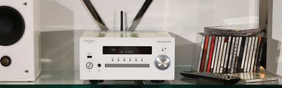Komplet højtro "alt-i-en" Advance Paris MyConnect 60 hvid med CD-afspiller, forstærker, højttalere og glashylde