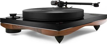 Hi-fi platespiller Gold Note Giglio valnøtt med B-5.1 tonarm, valnøttfinish, frontvisning, svart tallerken, svart tonarm
