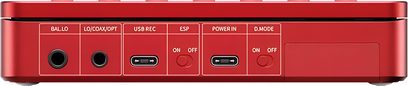 Zadní detailní pohled na hi-fi CD přehrávač FiiO DM13 BT v červené hliníkové barvě, s dvěma jack konektory, dvěma USB-C porty a dvěma přepínači