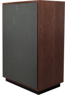 Sloupový reproduktor Klipsch Cornwall IV auburn, přední strana se šedou mřížkou a červenohnědým provedením, pohled ze tří čtvrtin