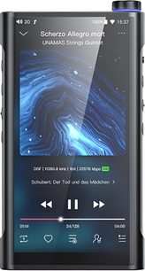 FiiO M15S sort audiophile i metalchassis, stor touchskærm i glas på fronten, sideknapper til venstre og blåomkranset volumenkontrol øverst, set forfra