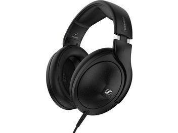 Zaprt hi-fi slušalke Sennheiser HD 620S črne barve, pogled iz treh četrtin, ovalne slušalke, blazinjene naušnice, odstranljiv kabel