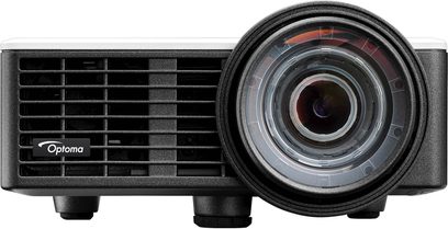 Optoma ML1050ST sort videoprojektor, set forfra, ventilationsgitter, linse med sølvfarvet ring i midten