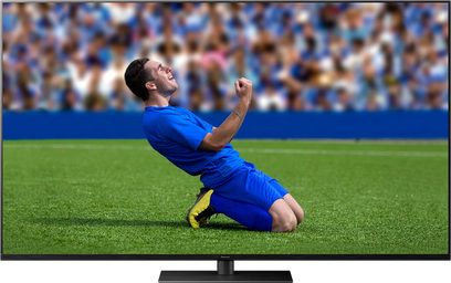 Panasonic TX-75LX940E tv-skærm, der viser en fodboldspiller, som fejrer på et stadion
