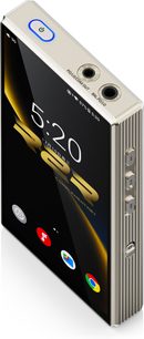 Аудіофільський плеєр FiiO M33 R2R сріблястого кольору, чорний сенсорний екран і подвійний вихід для навушників зверху, вид 3/4