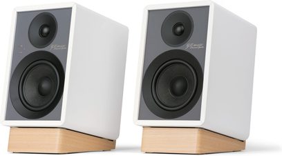 Draagbare bluetooth-luidsprekers GX-30ARC wit, vooraanzicht, rechthoekige witte behuizingen, grijze frontpanelen, lichte houten bases