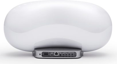 Bezdrátový chytrý reproduktor Denon Cocoon DSD-500 bílý, pohled zepředu, oválný zaoblený tvar, lesklý bílý plast